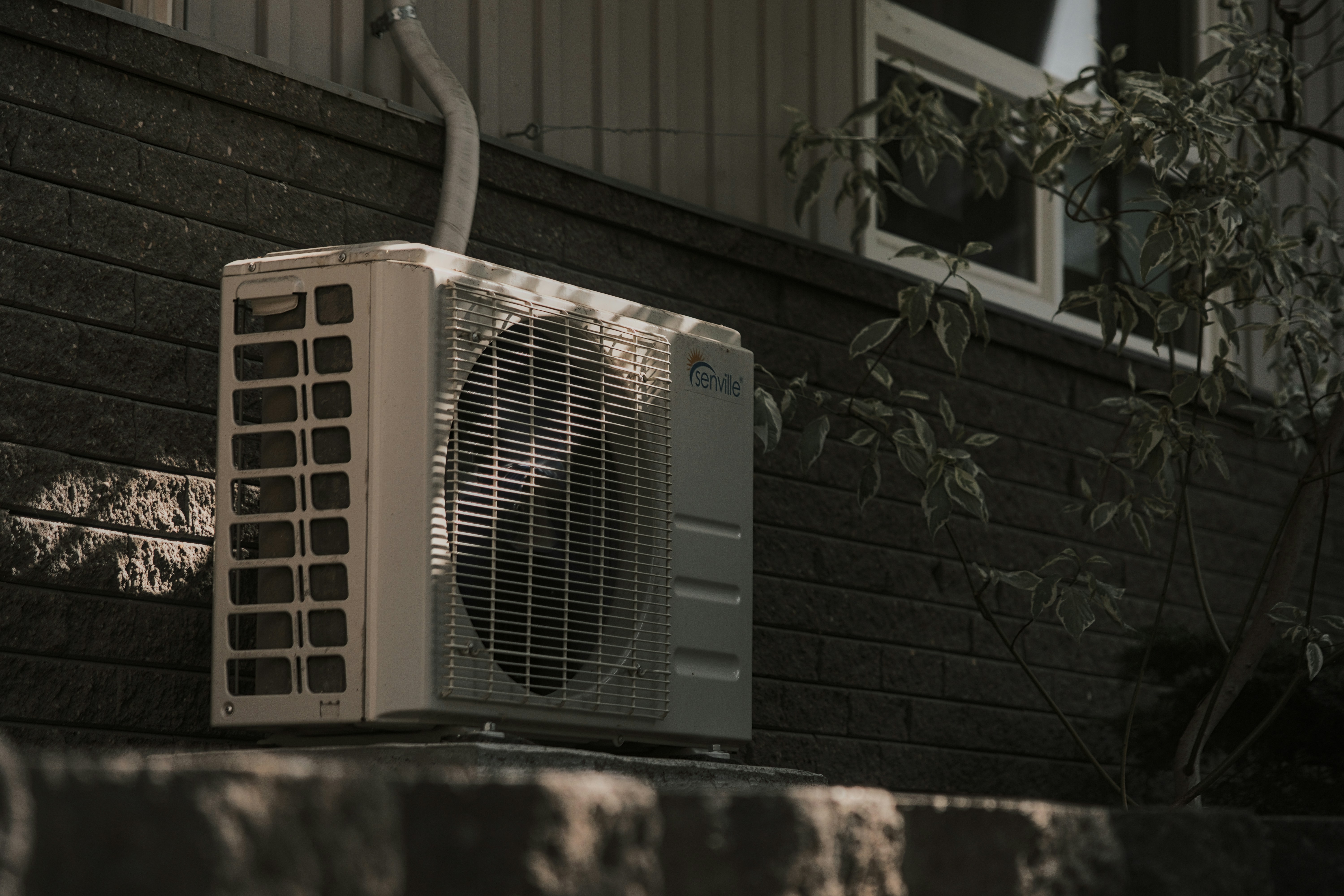 Outdoor air conditioning equipment