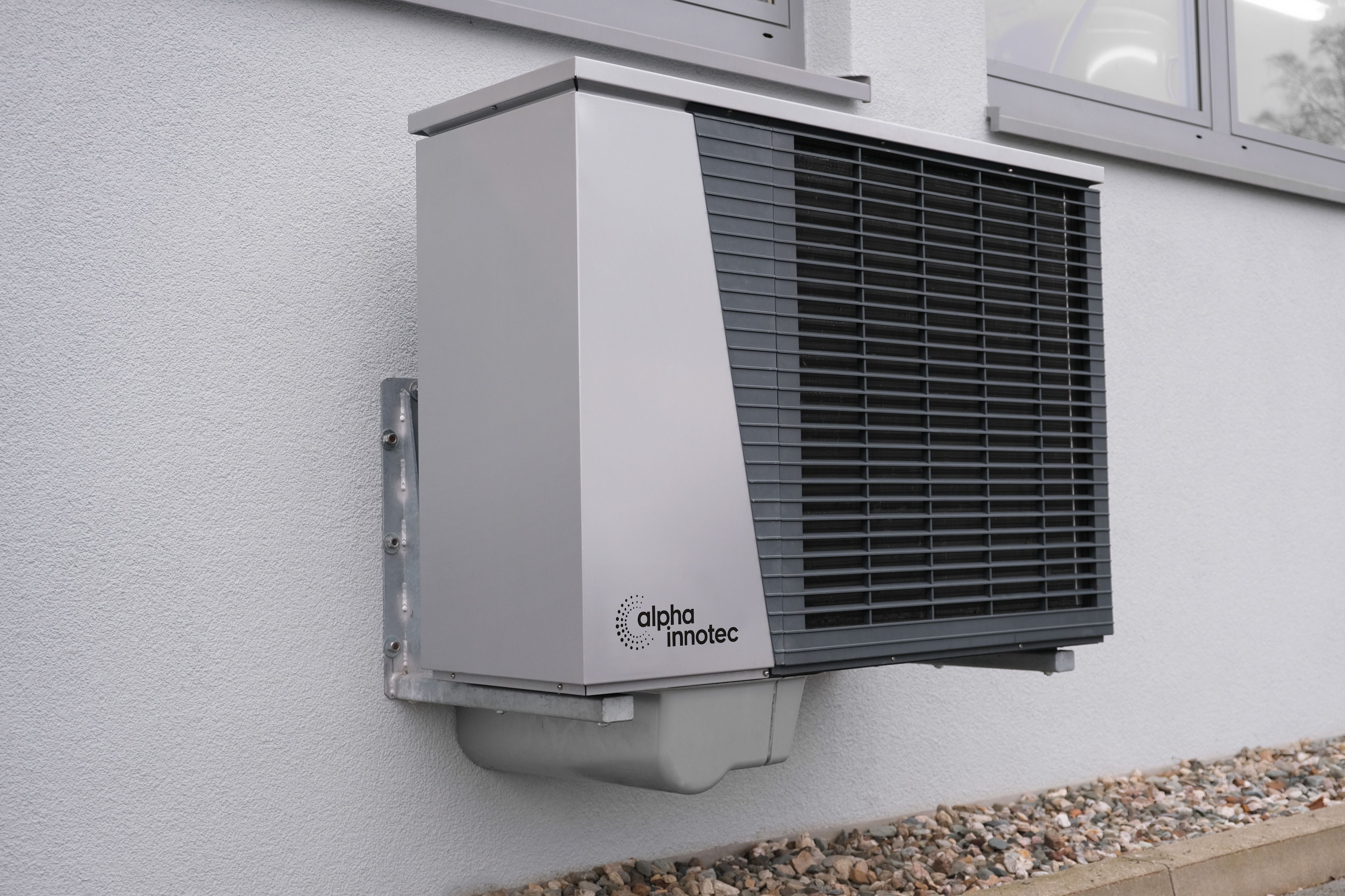 Air conditioning system servicing